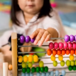 Czerwone belki Montessori – Kluczowy element w edukacji wczesnoszkolnej