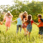 Zabawki sensoryczne dla 3 latka Montessori – Jak wspierać rozwój malucha?