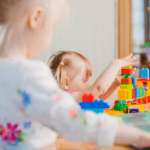 Maty Montessori: Jak wspierają rozwój i naukę dzieci
