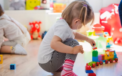 Prezent dla rocznego dziecka Montessori: Jak wybrać idealny podarunek?